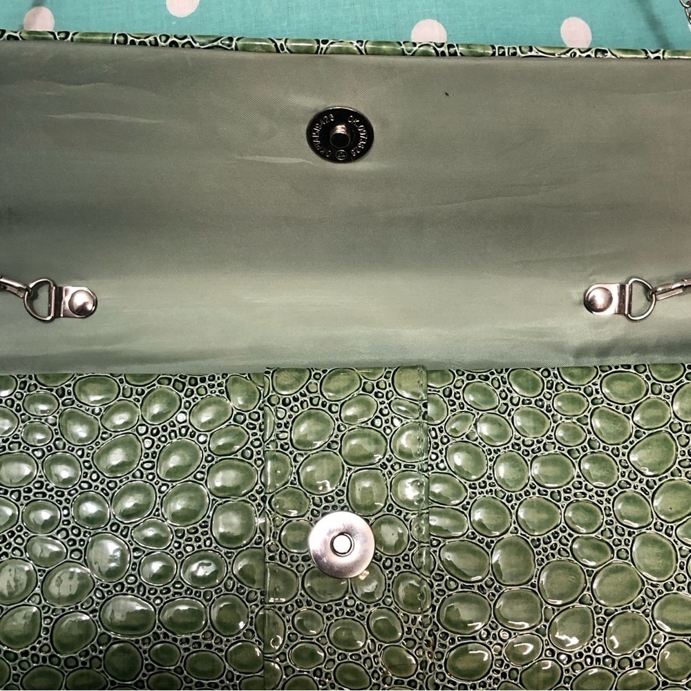 Bijoux Terner Green Alligator Print Clutch Purse - Picture 3 of 7